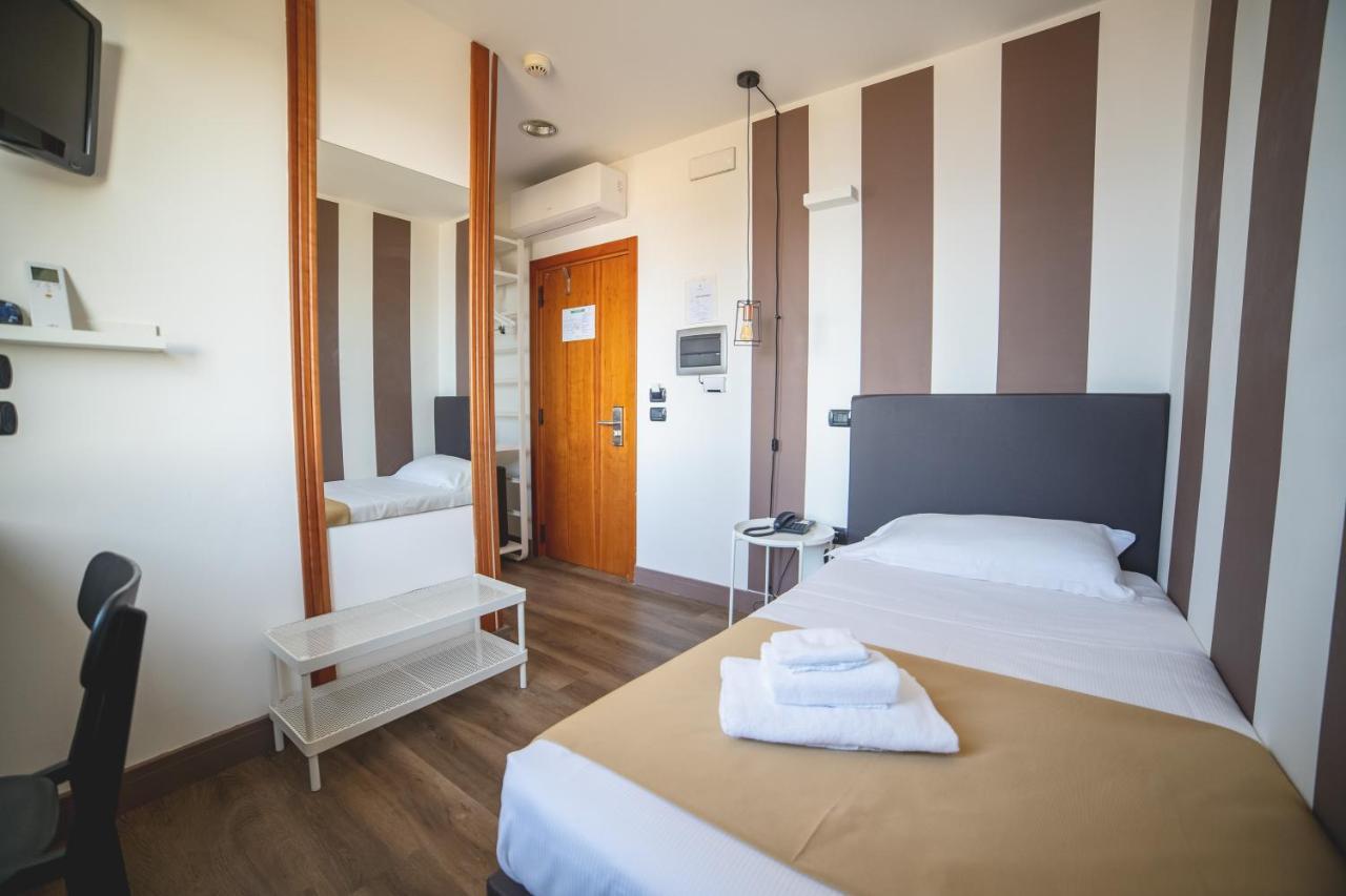 Hotel Continental Reggio Calabria Esterno foto